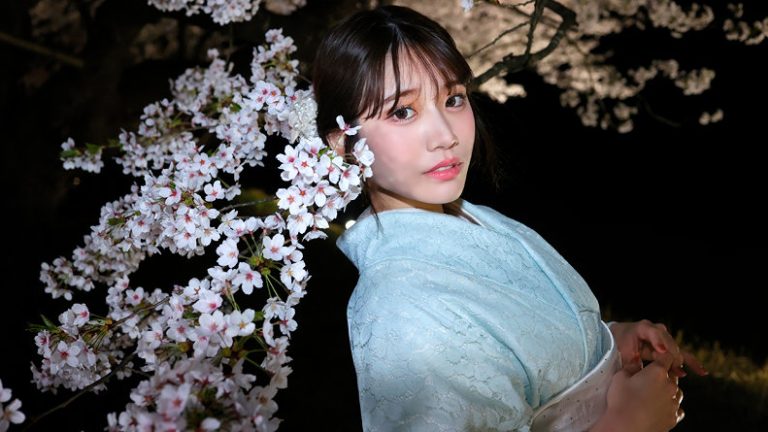 AV女優・河北彩花のプロフィール用ポートレート｜桜と和装で魅せる知的で清楚な一面